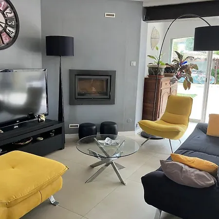Avec Piscine Proche De La Villa Perols