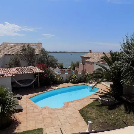 Villa Avec Piscine Proche De La *