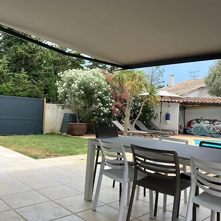 Villa Avec Piscine Proche De La *