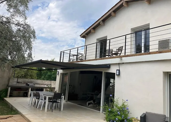 Avec Piscine Proche De La Пероль