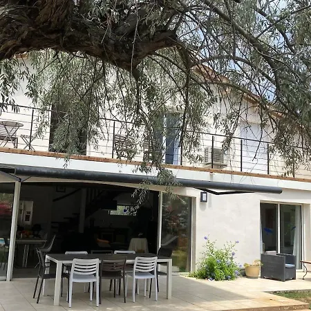 Avec Piscine Proche De La Villa *