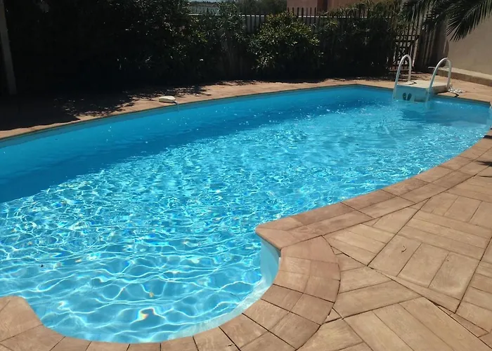Avec Piscine Proche De La Villa *