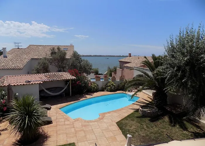 Villa Avec Piscine Proche De La *