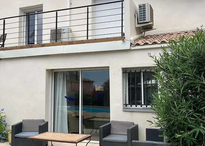 Avec Piscine Proche De La *