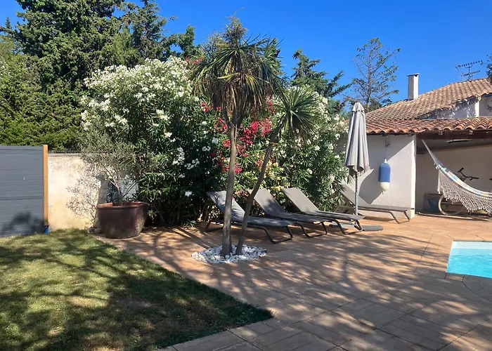 Avec Piscine Proche De La Villa *